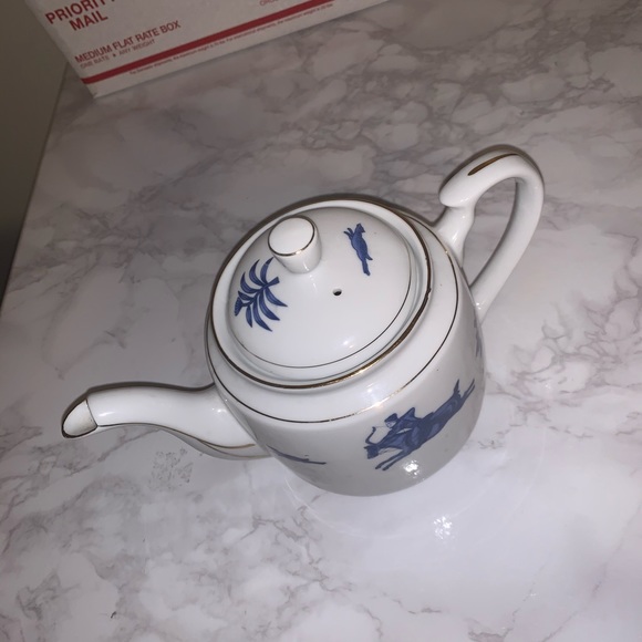 Vintage Made in Taiwan Tea Pot - Picture 3 of 12